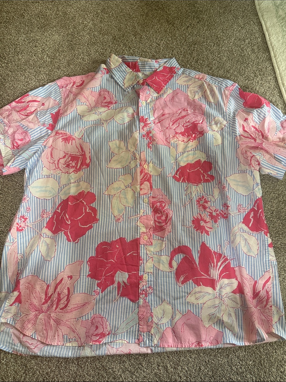 Beautiful men’s shirt- Vineyard Vines